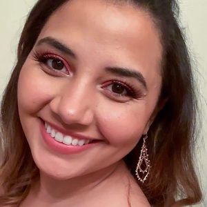 Meet your Posher, Alexis